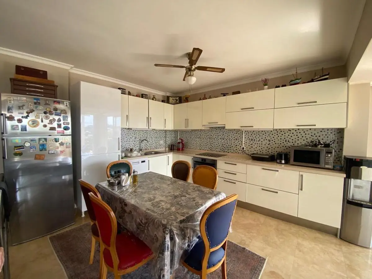 Fitted kitchen